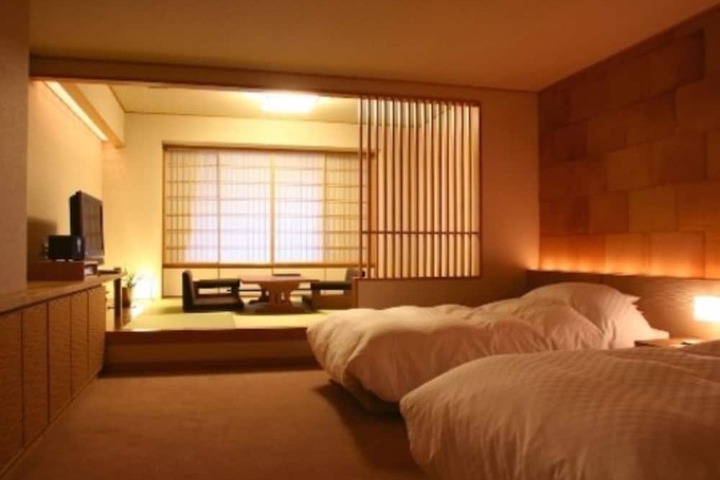 Room 11 of 34