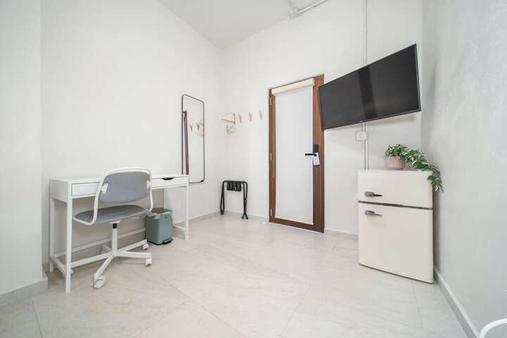Room 7 of 25