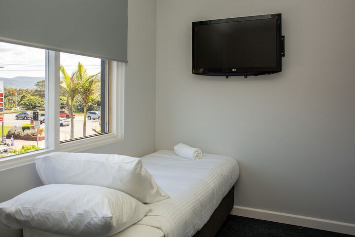 Room 5 of 25