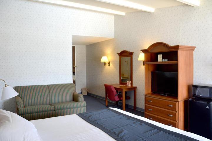 1 King Bed (4 of 21)