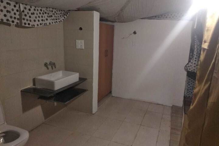 Room 6 of 6