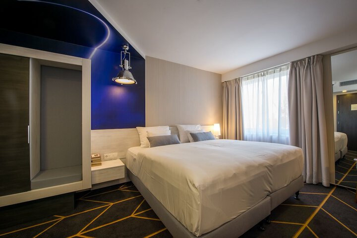 Room 19 of 38