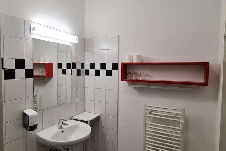 Room 64 of 174