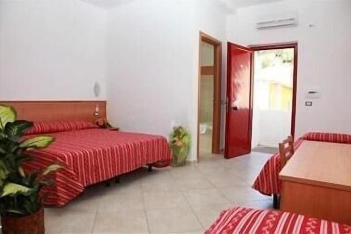 Room 5 of 28
