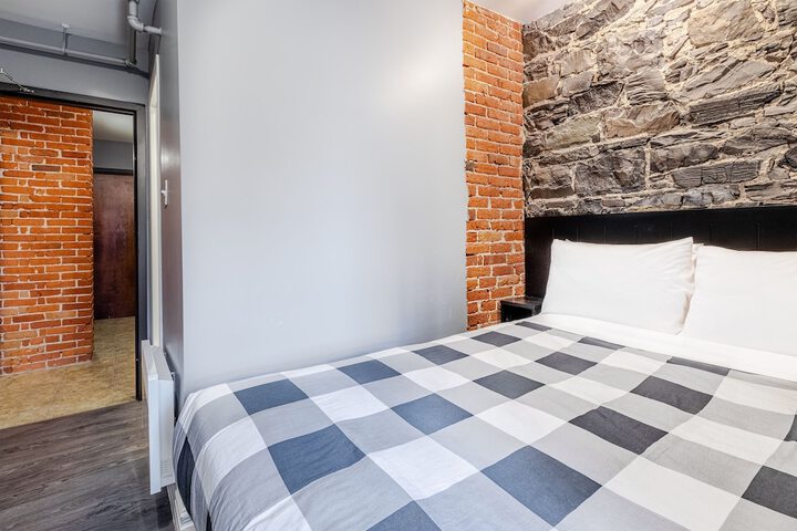 Room 3 of 28