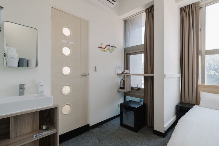 Room 18 of 110