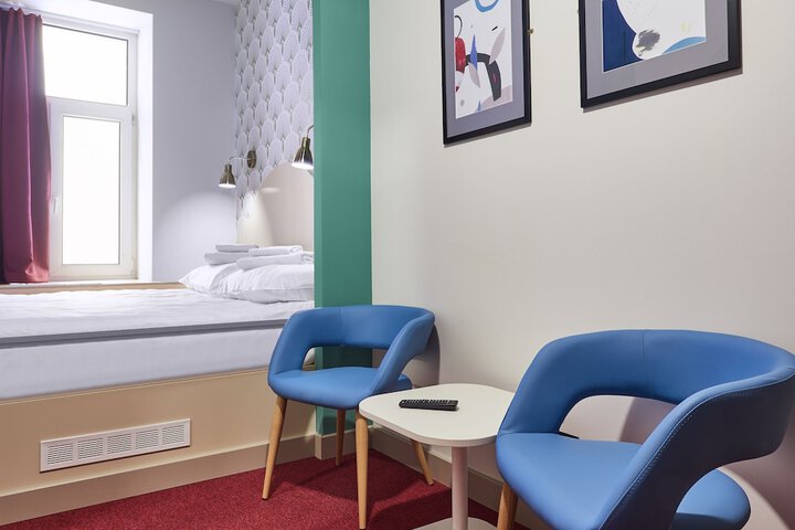 Room 6 of 18
