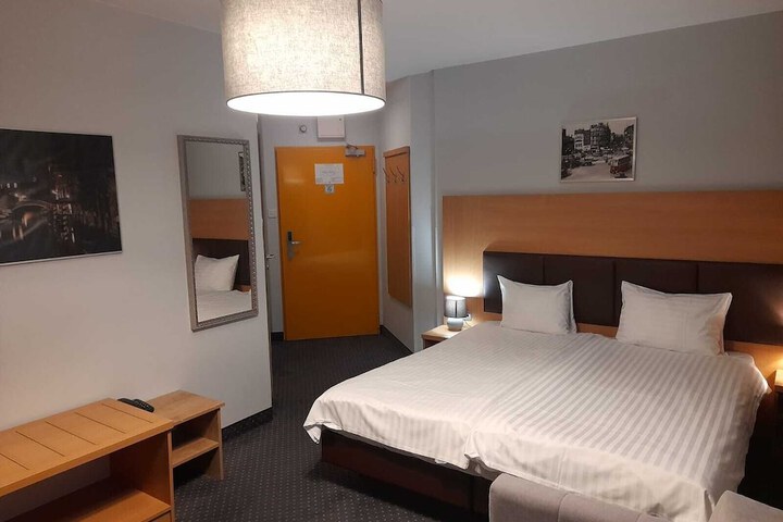 Room 44 of 92