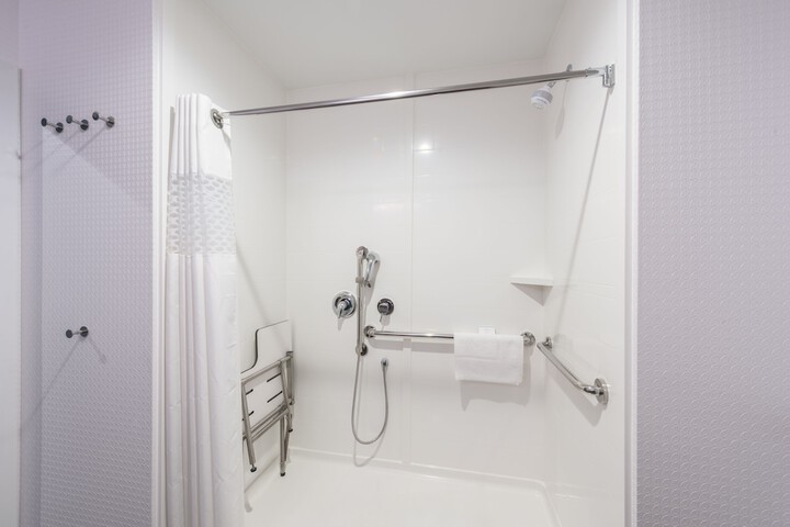 2 Queen Beds Hearing Accessible (1 of 13)