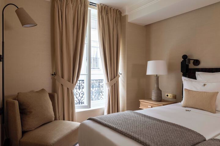 Room 9 of 29