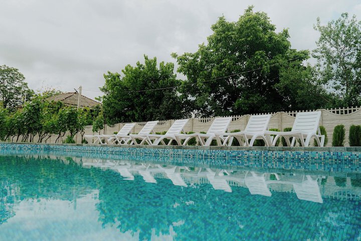 Pool 20 of 28