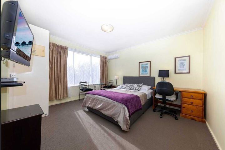 Room 18 of 37