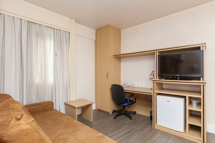 Room 8 of 28