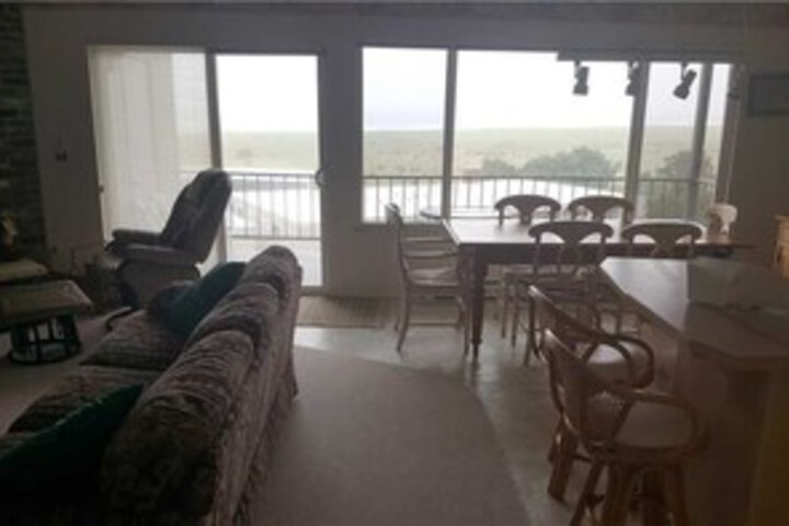 Room 7 of 8