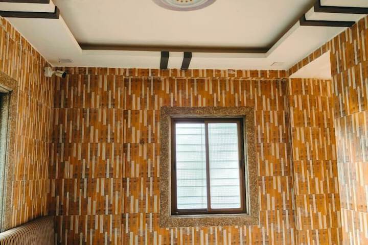 Room 6 of 13