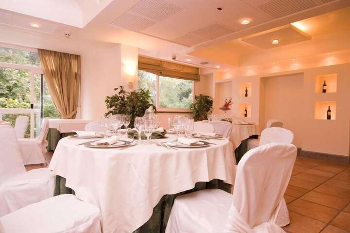 Banquet hall