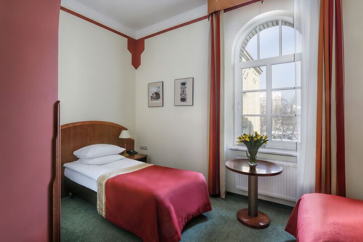 Room 5 of 42