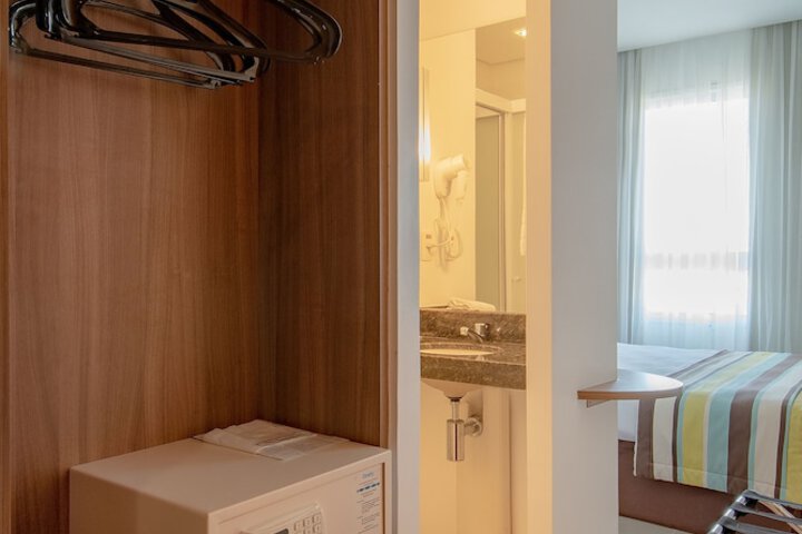 Room 8 of 34