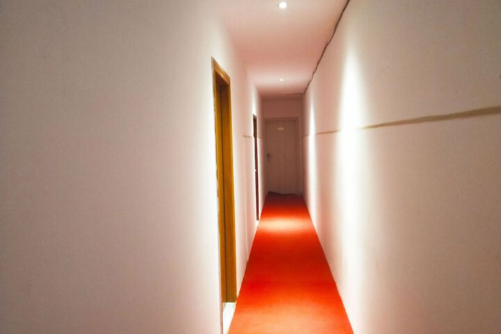 Room 4 of 36