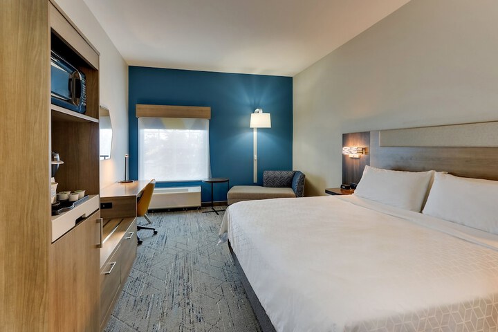 1 King Bed (7 of 18)