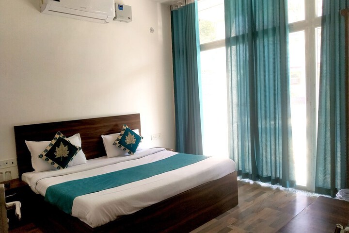 Room 12 of 38