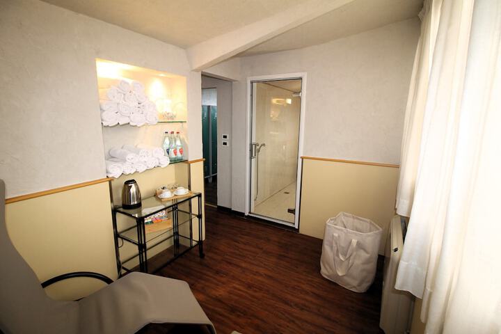 Room 42 of 76