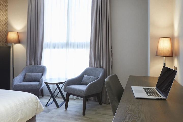 Room 4 of 42