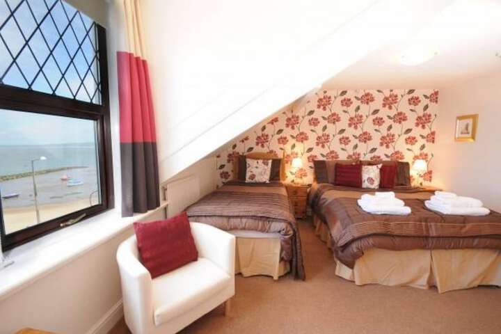 Room 4 of 40