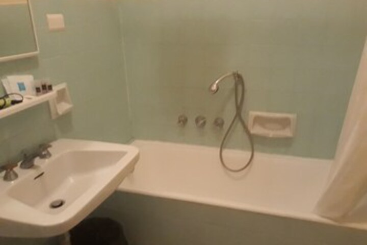 Room 5 of 24