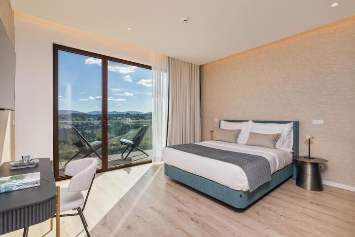 Room 3 of 52
