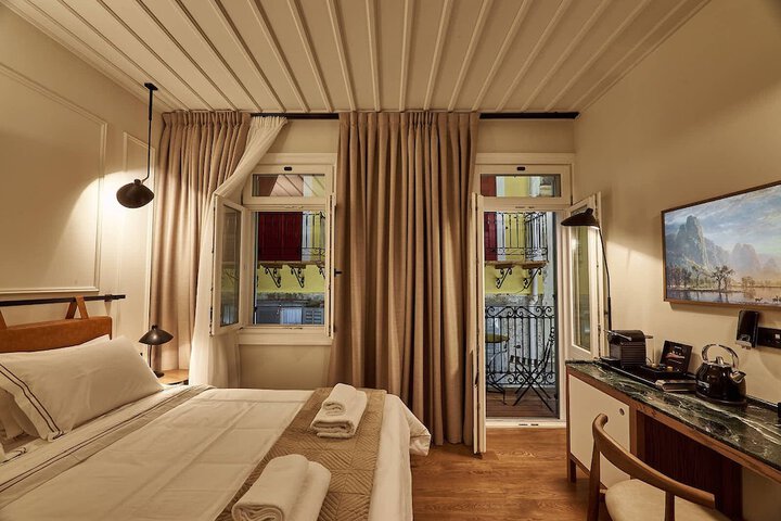 Room 6 of 28