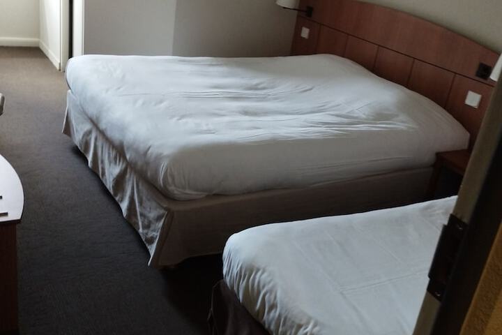 Room 9 of 34