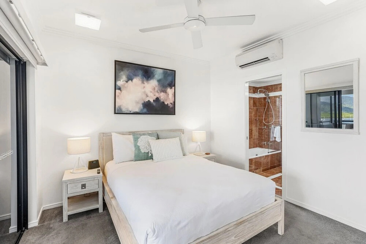 Room 5 of 20