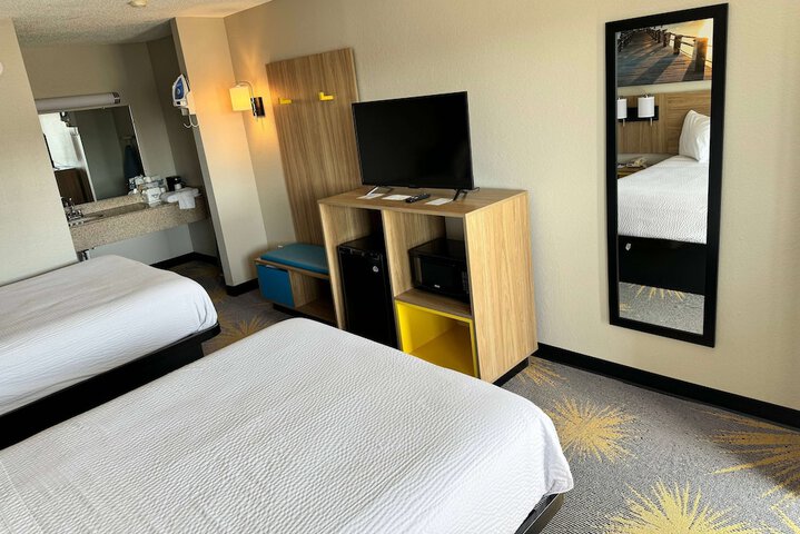 Double Accessible King Size Bed (3 of 8)
