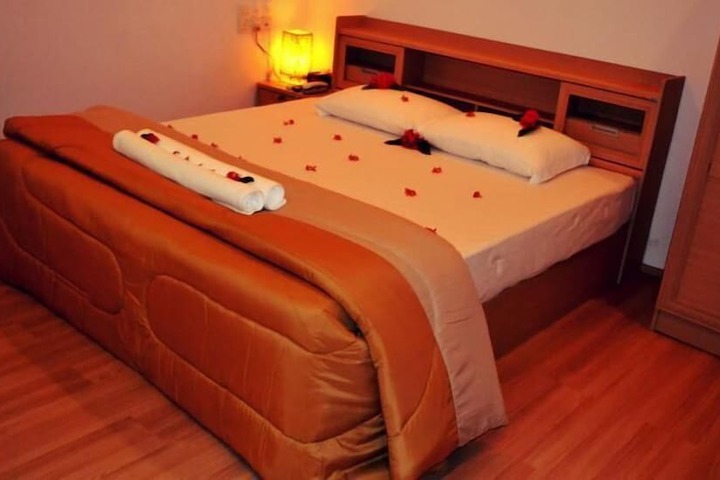Room 8 of 76