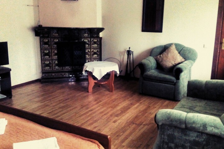 Room 10 of 37