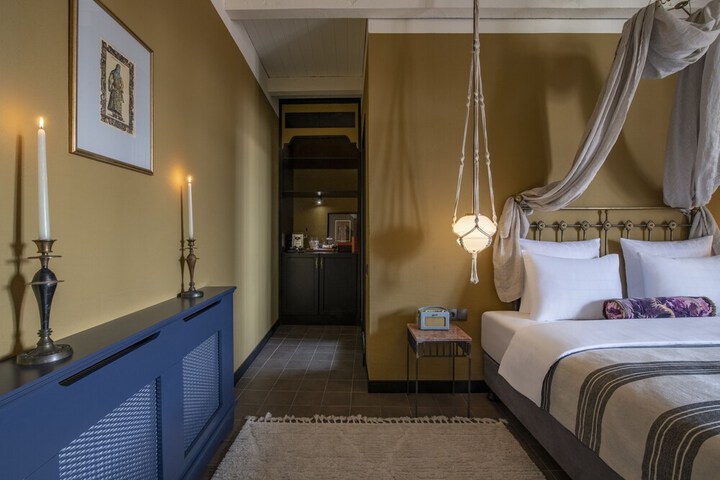Room 3 of 46