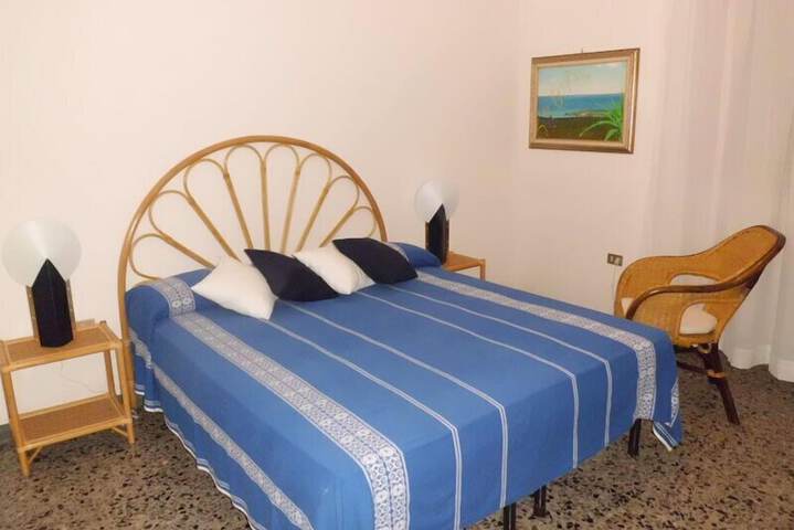Room 4 of 16