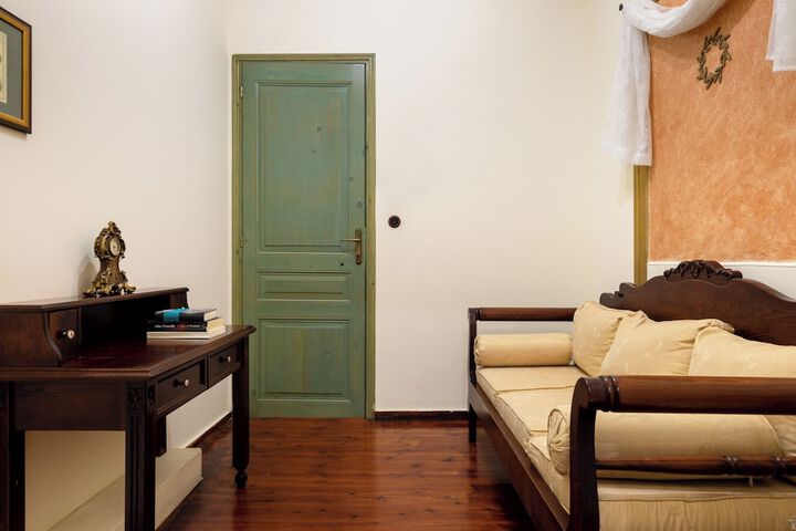 Room 37 of 62