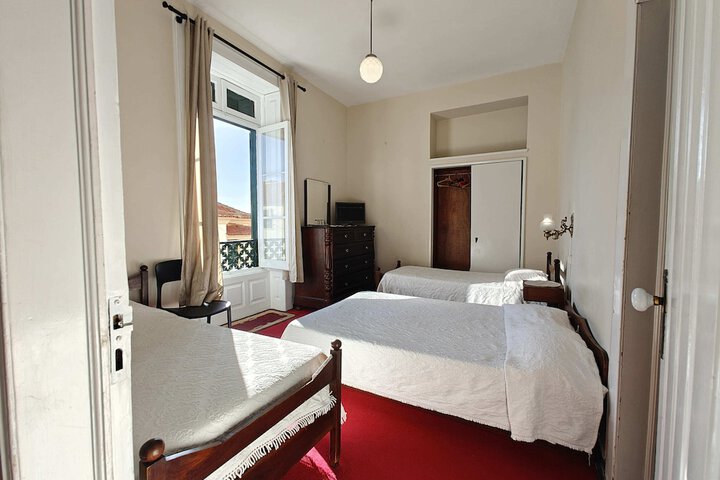 Room 32 of 141