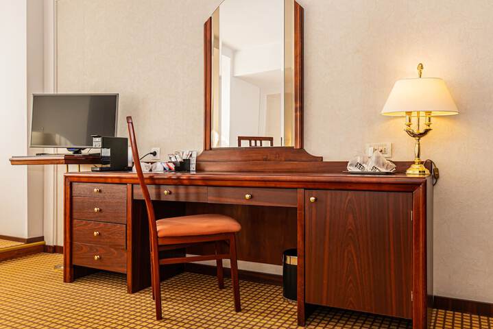 Room 10 of 91