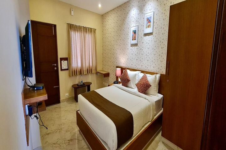 Room 3 of 19