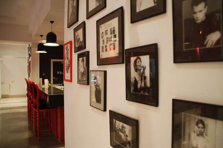 Lounge 65 of 103