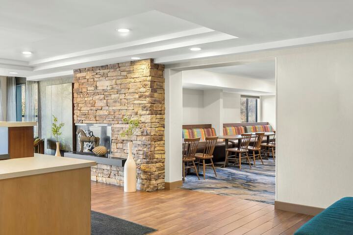Entrance & Lobby