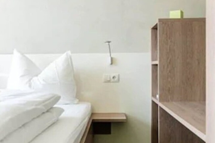 Room 8 of 20