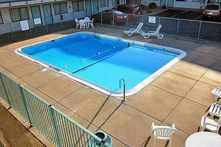 Pool 15 of 18