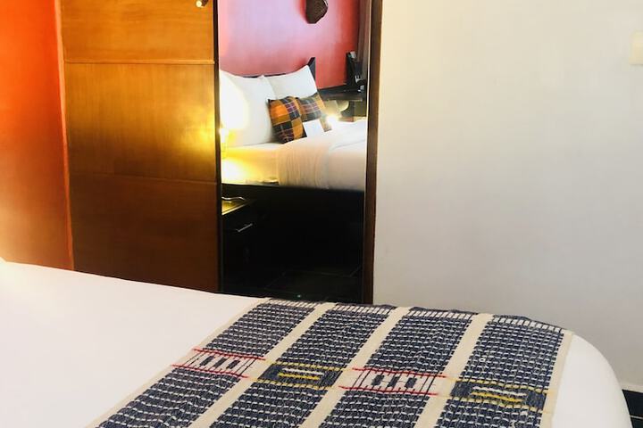 Room 26 of 77