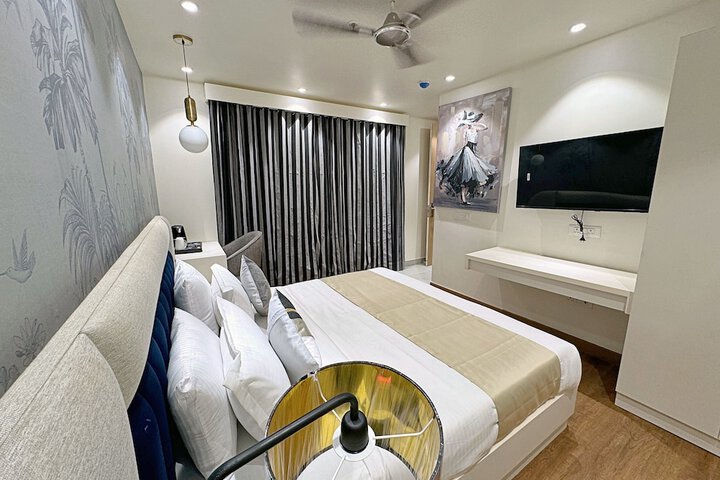 Room 10 of 76