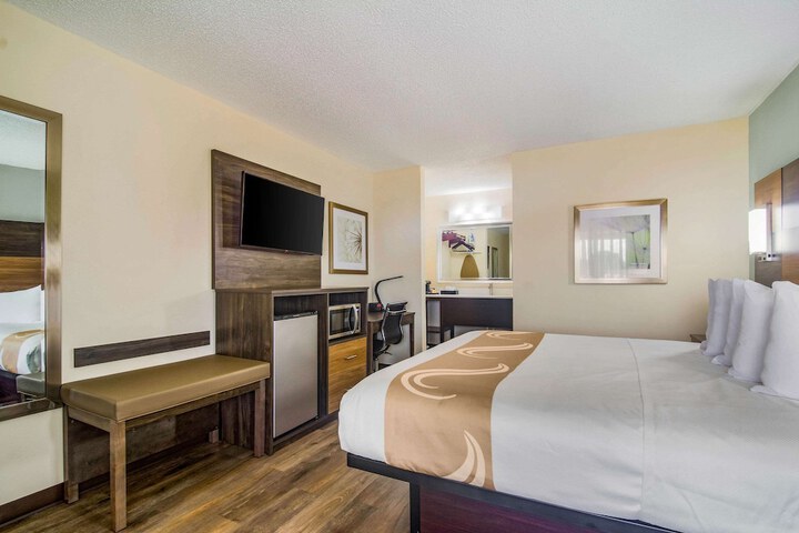 1 King Bed (9 of 14)