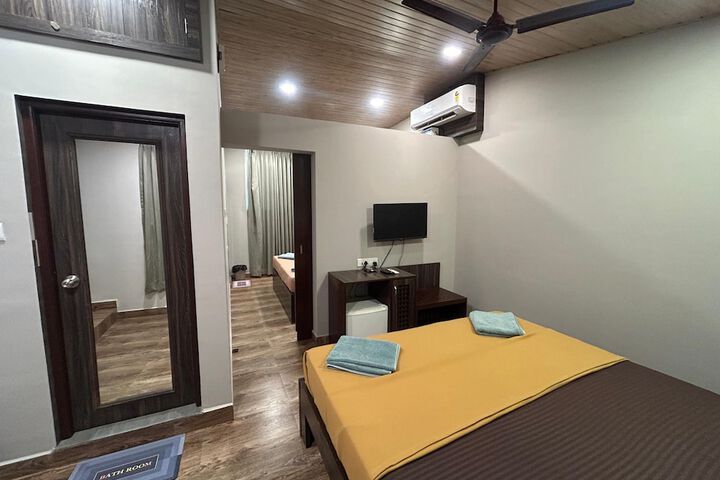 Room 12 of 18